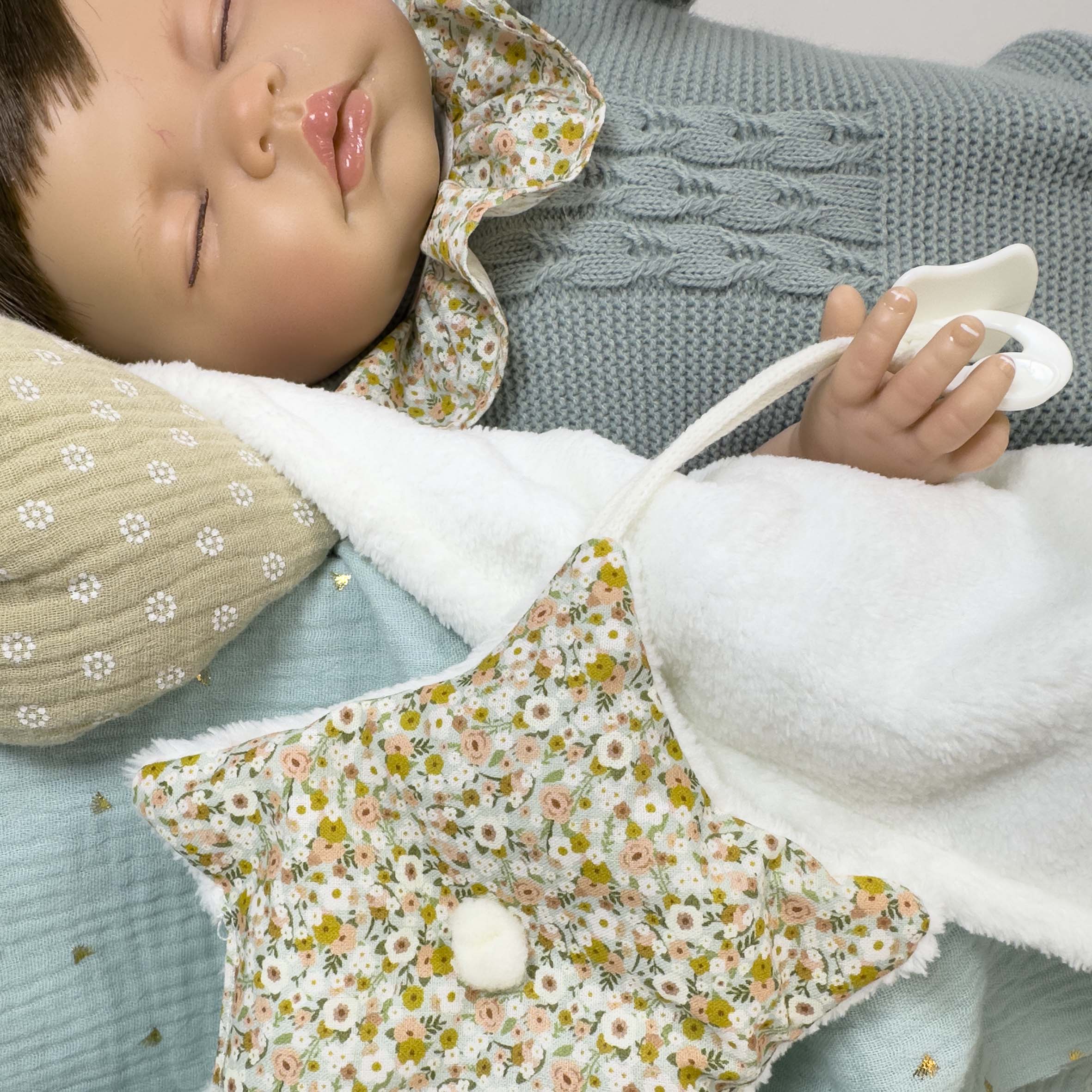 Nines Artesanals d'Onil Dolls - Vente Poupée – enfant - POUPÉE SANDRA PREMIUM REBORN VERTE YEUX FERMÉS9