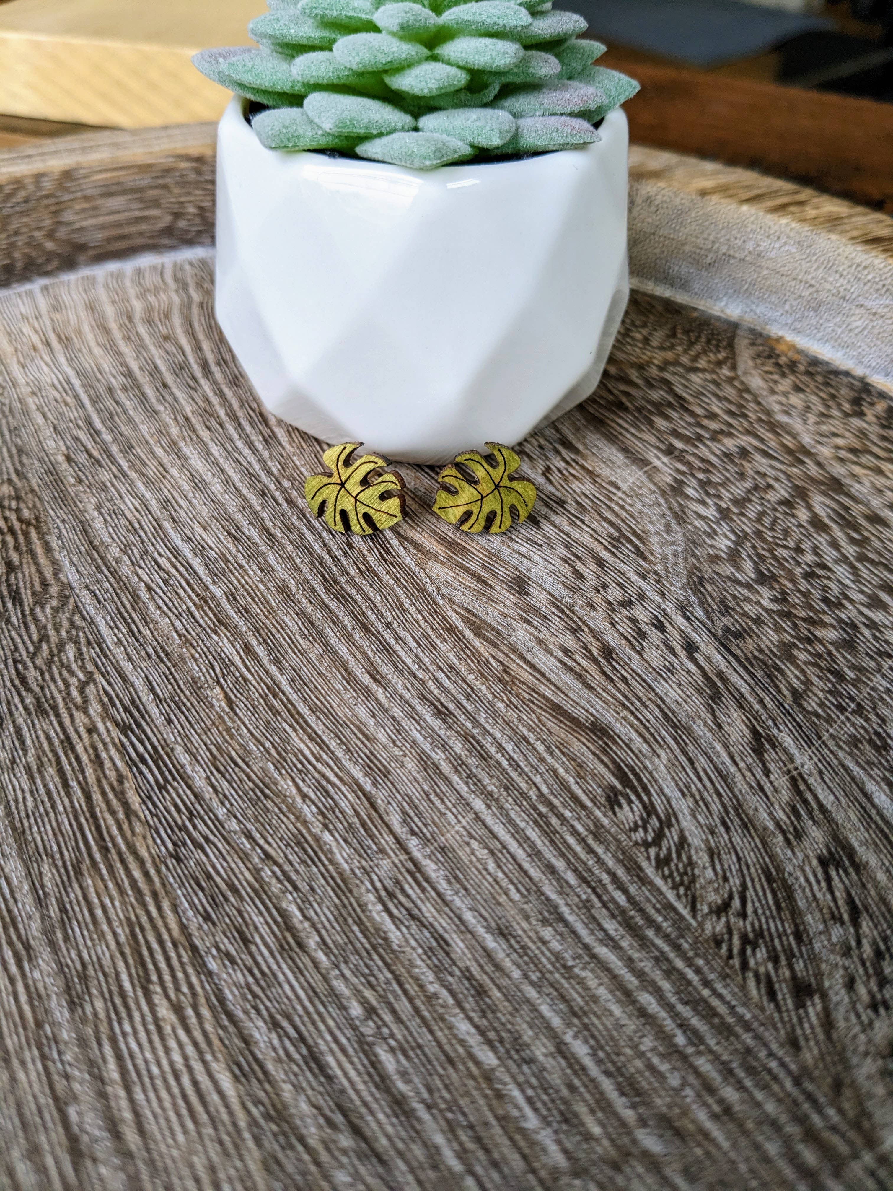 Stag and Branch - Vente Clous d'oreille - Boucles d'oreilles à tige en bois Monstera Leaf | Cadeaux pour les amateurs de plantes | Juif2