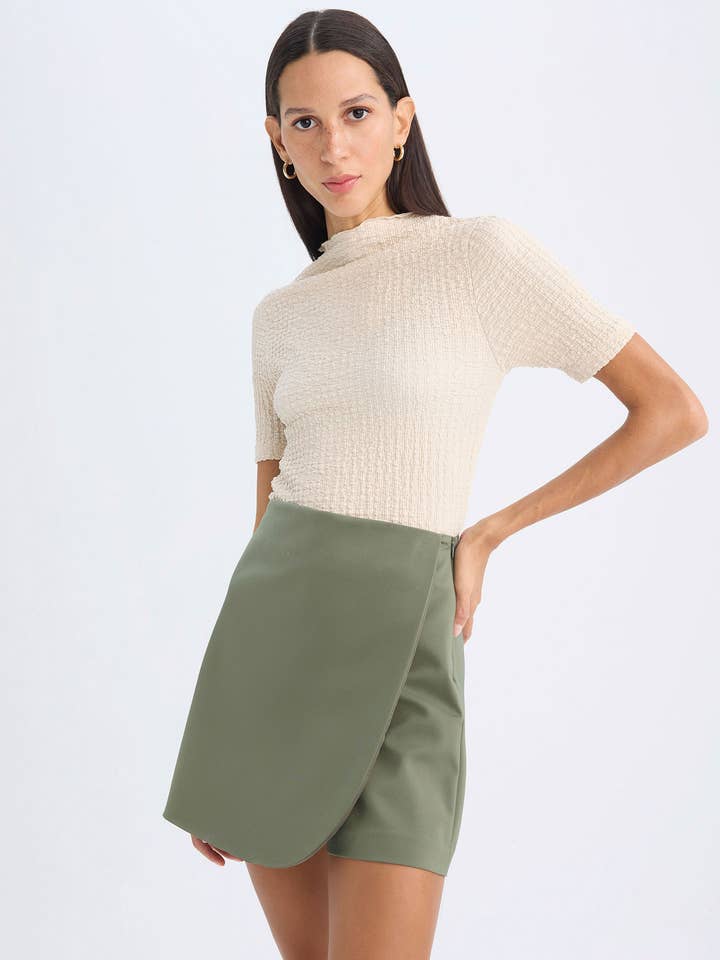 Slim Fit Half Turtleneck indpakket kortærmet T-shirt for engroshandel hos Virtue Trade