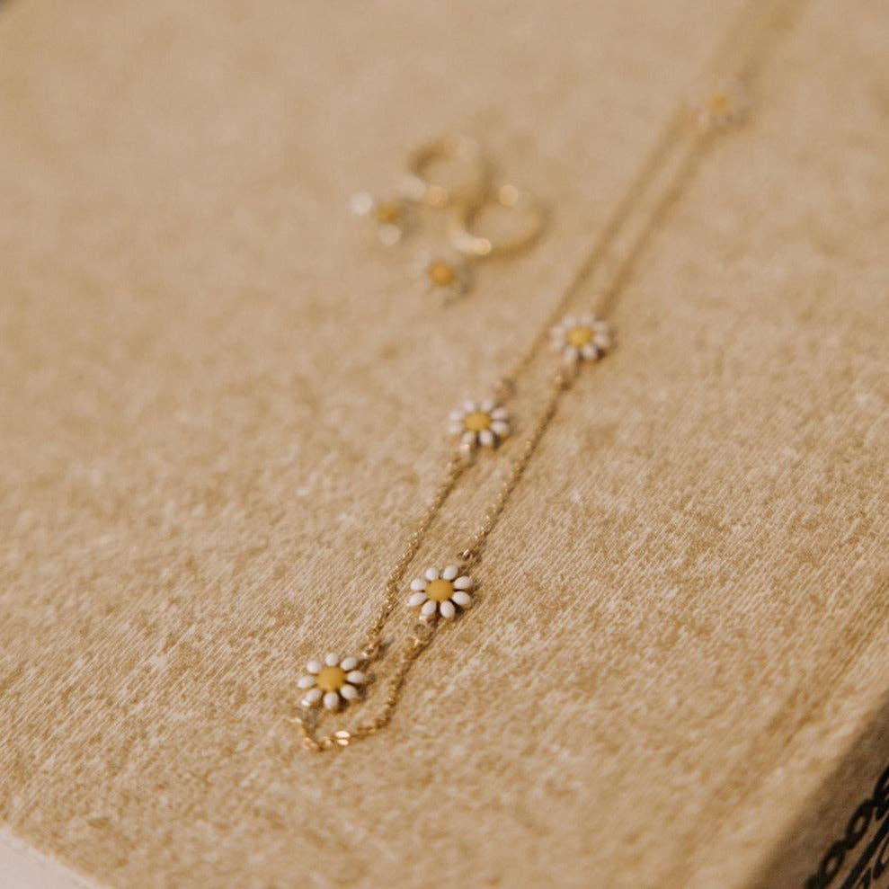 Mauve Jewelry Co. - Wholesale Pendant/Charm Necklace - Carolina Daisy Necklace3