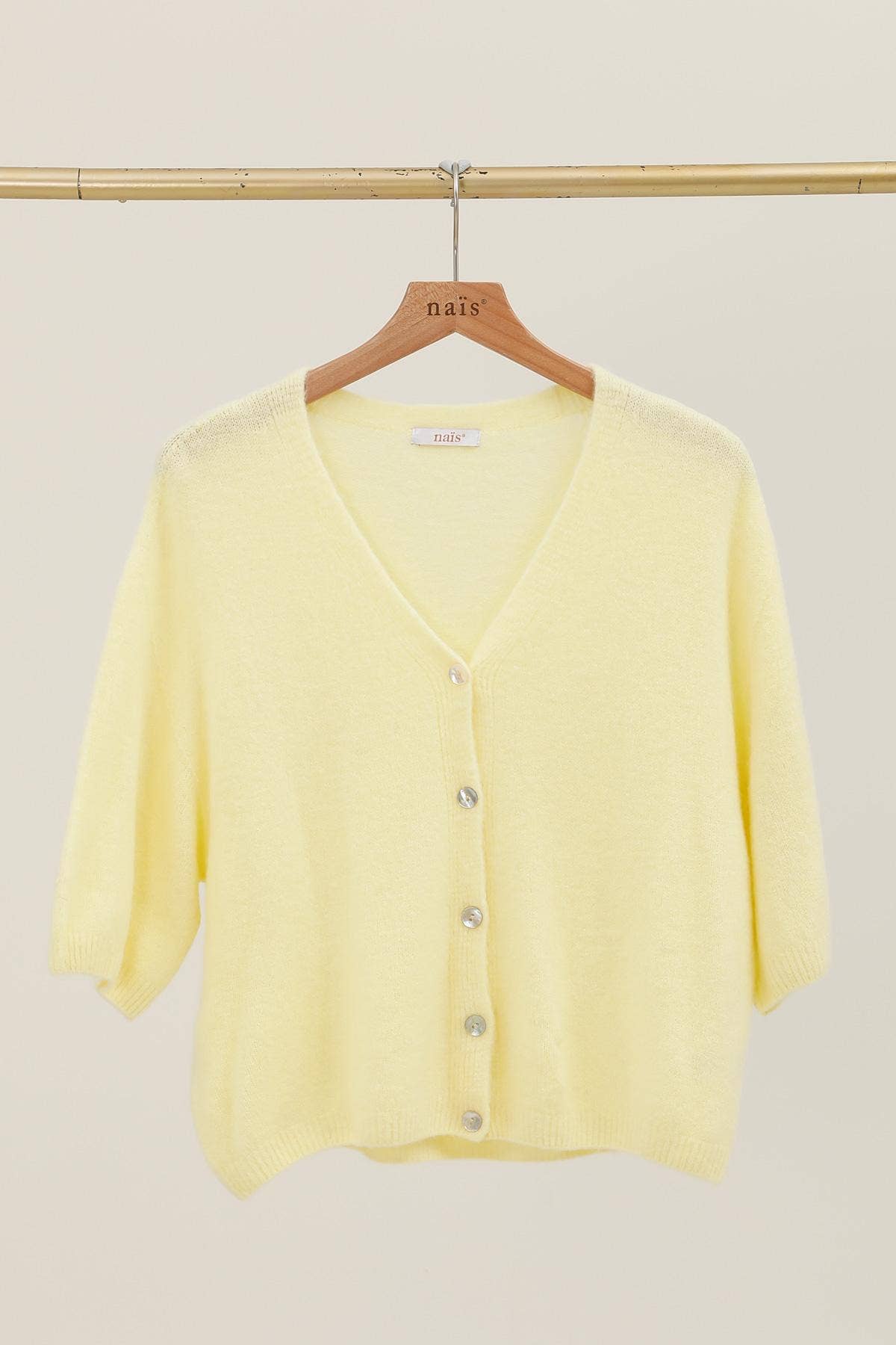 NAÏS PARIS - Wholesale Cardigan - Dames - V-hals cardigan met knopen en 3/4 mouwen van alpaca en wol5