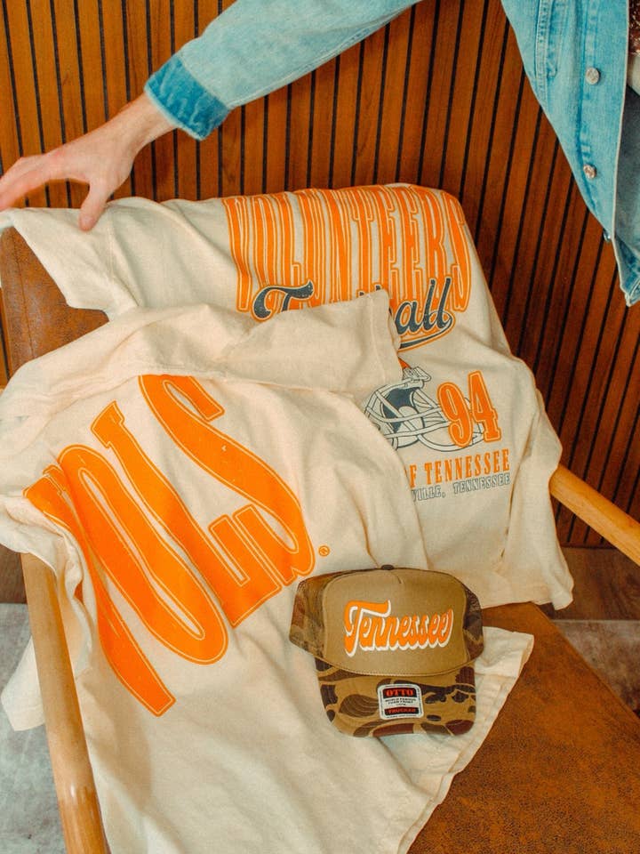 The Clandestine Underground - Wholesale Screen printed t-shirt – unisex - 90's Tennessee VOLS, Vintage Oversized TShirt6