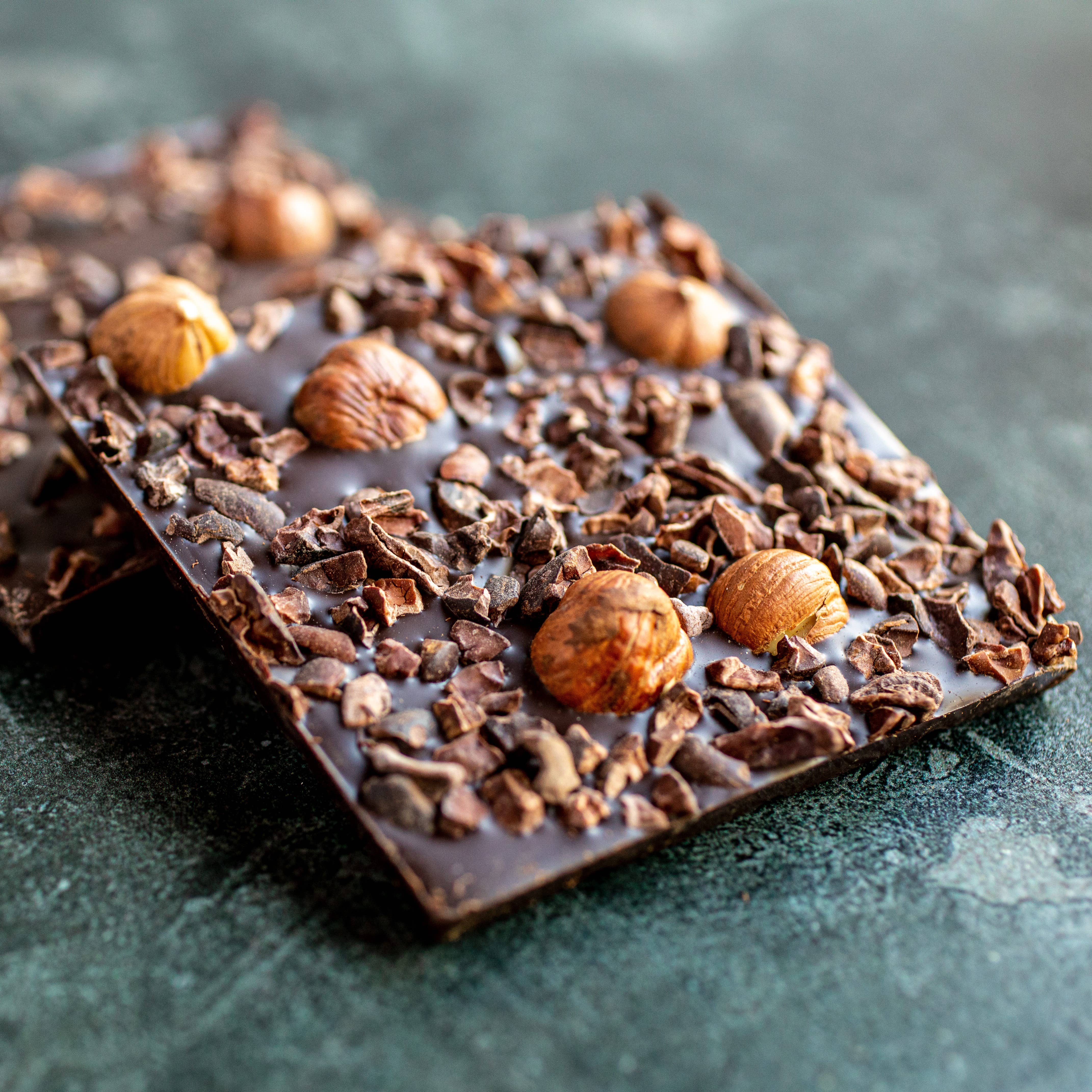 Cocoa Loco – wholesale Chocolate bar – Dark Chocolate, Cocoa Nibs & Hazelnut Bar – 100g4