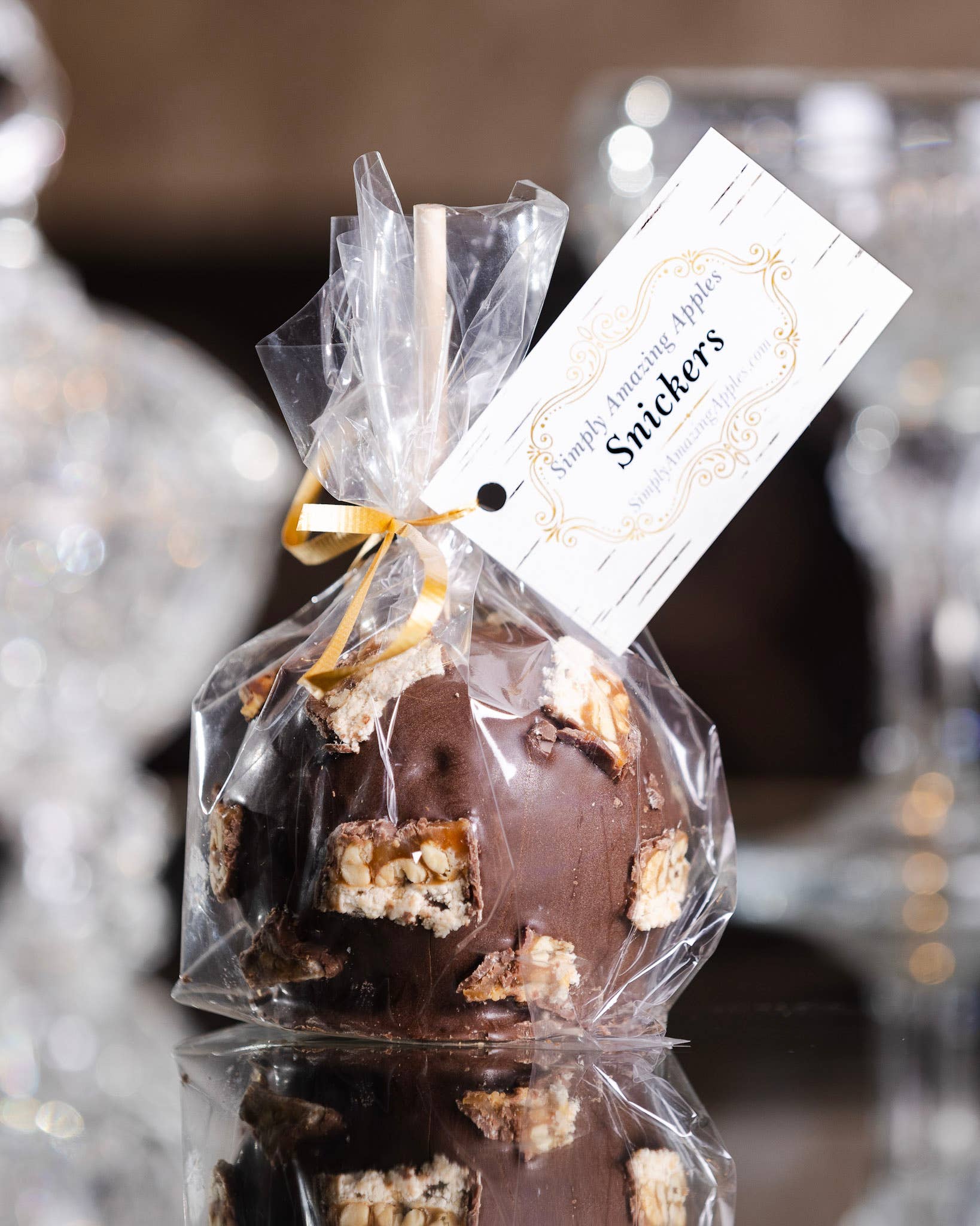 Simply Amazing Apples - Wholesale Chocolate Covered Sweets - Snickers Milk Chocolate Caramel Apple2
