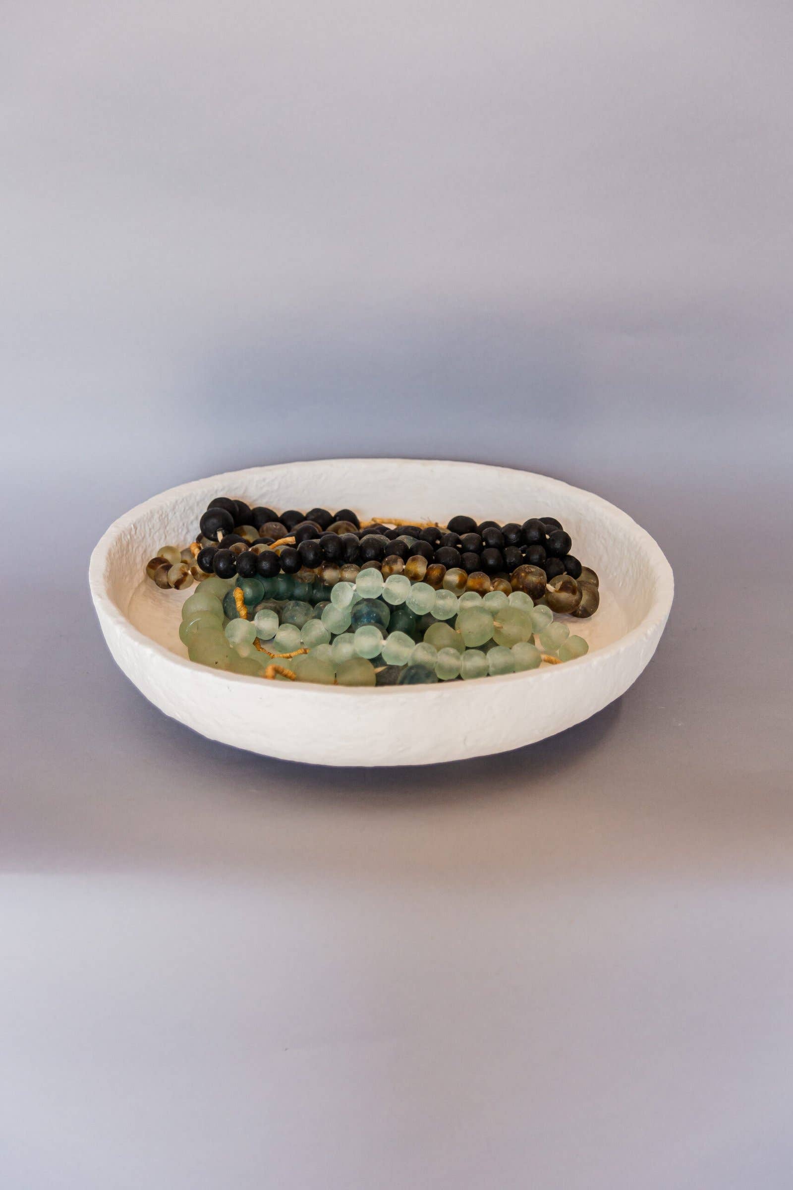 Curated Studio - Vente Assiettes/plats/bols de décoration - Bol en papier mâché XL0