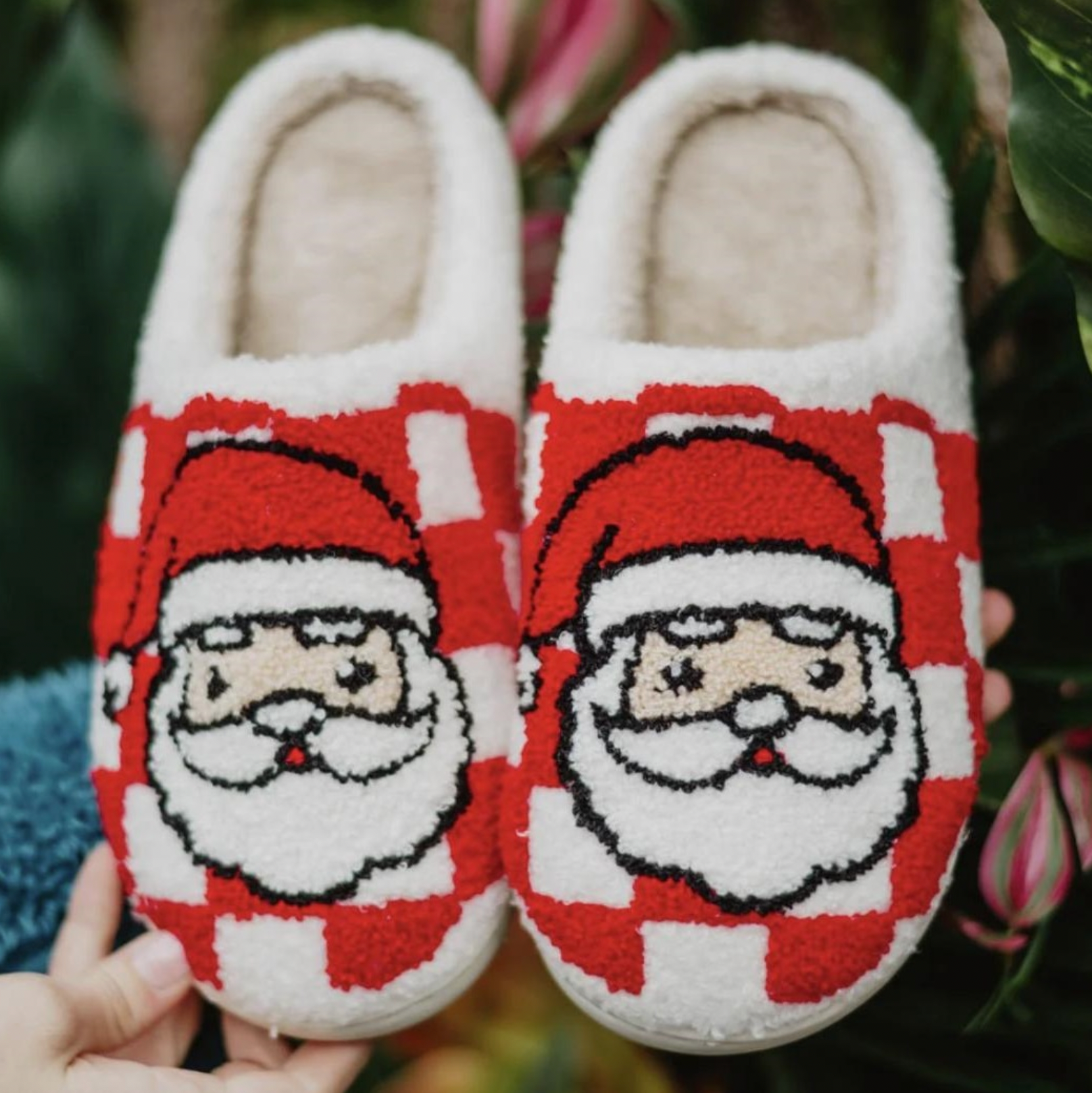 LoveLina - Wholesale Slippers - Women's - Cozy Christmas Santa Slippers (OMARIA)2