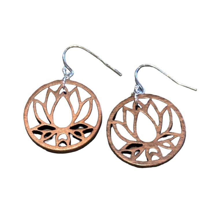 Lotus oorbellen van mahoniehout, sterling zilver voor wholesale door Jackie Gallagher Designs - Handmade Coastal Jewelry