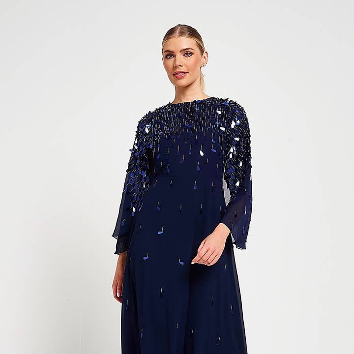 Annette marinblå midiklänning med dekorerade capeärmar för wholesale av Frock & Frill