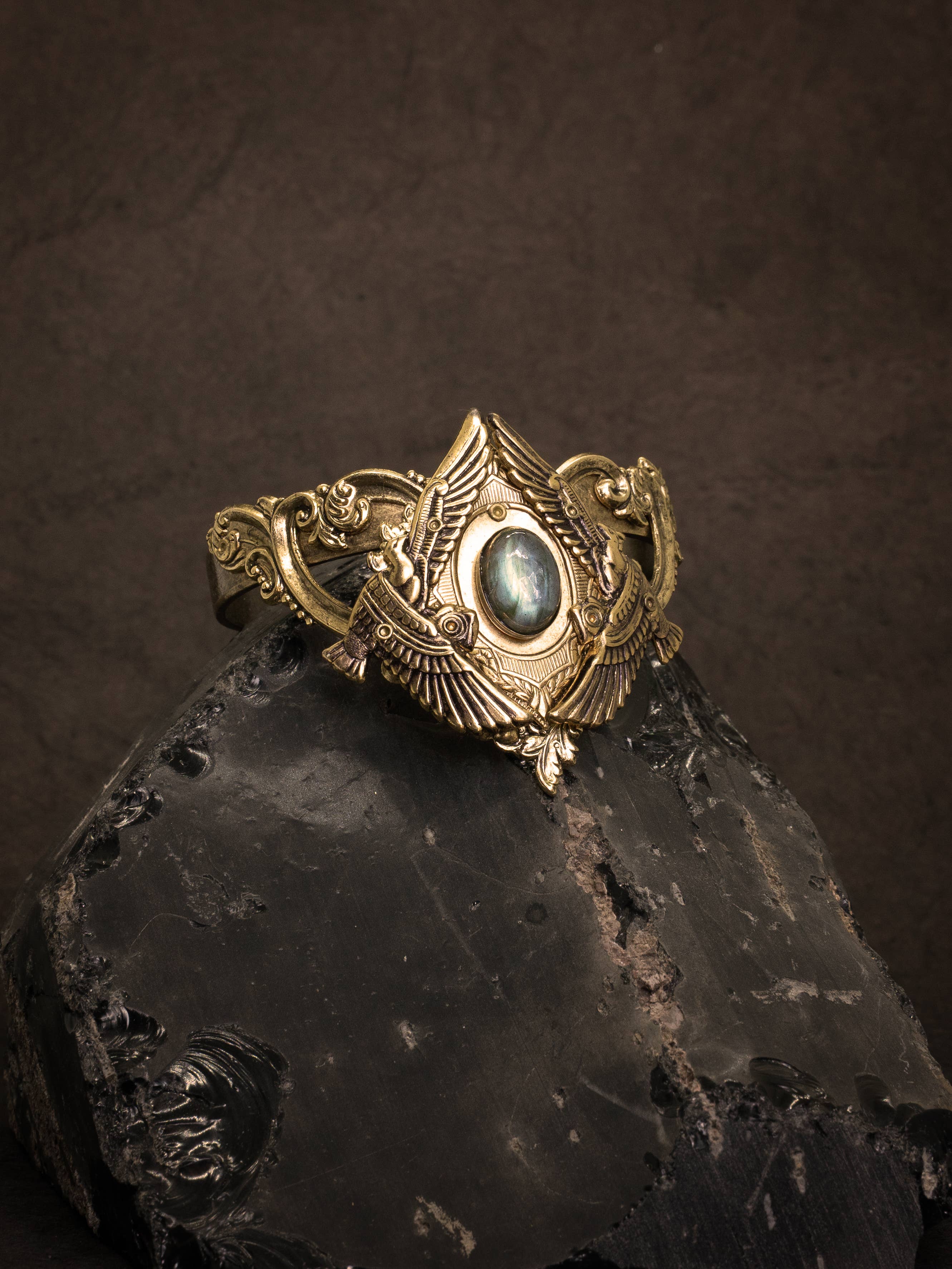 Trollbinde – wholesale Cuff bracelet – Nekhbet Shield Cuff0