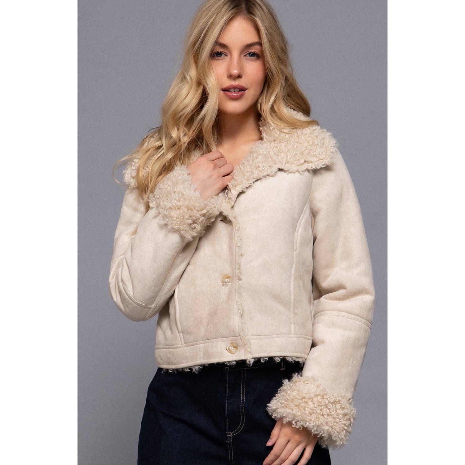 Style Up - Vente Veste – femme - VESTE COURTE EN DAIM PENNY LANE AVEC DÉTAILS EN FOURRURE INTÉRIEURE10