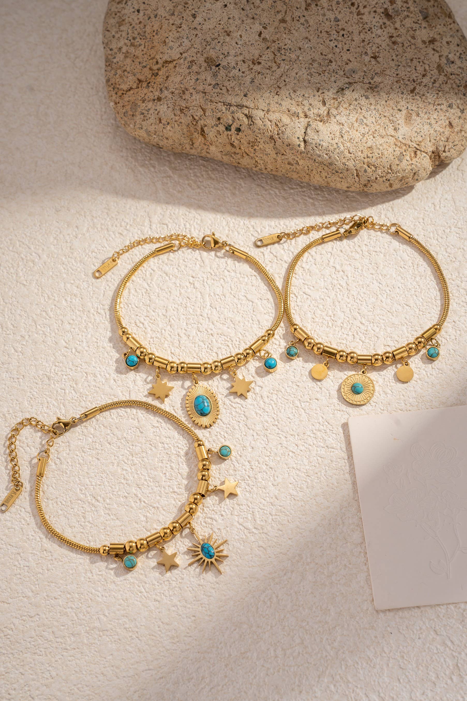 COSMOS - Vendita all'ingrosso Parure di gioielli - Set di 3 braccialetti con charm e pietre naturali0