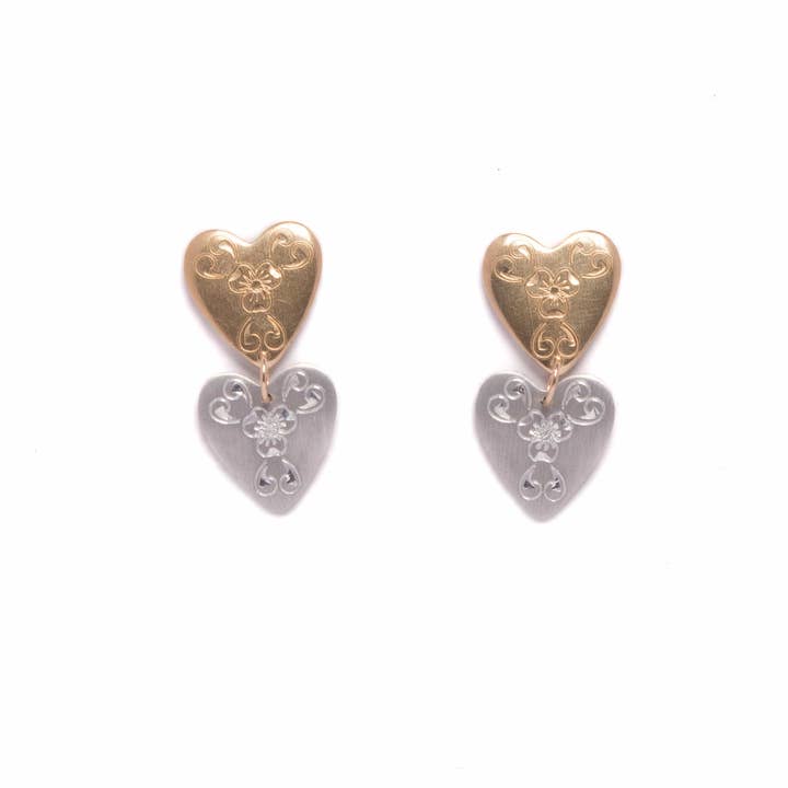 Boucles d'oreilles cœur gravé en métaux mélangés pour la vente par Michelle Starbuck Designs