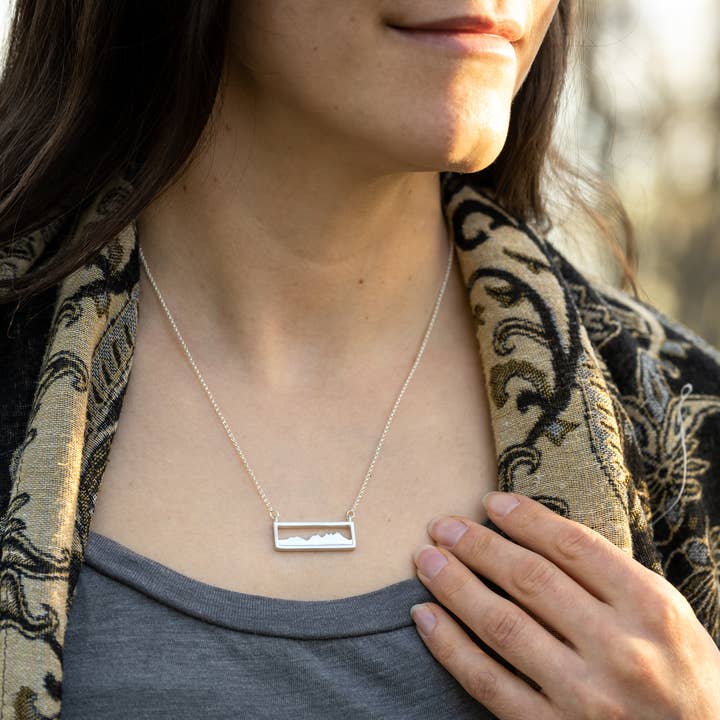 Teton Bar ketting voor wholesale door Courtney Reckord Jewelry