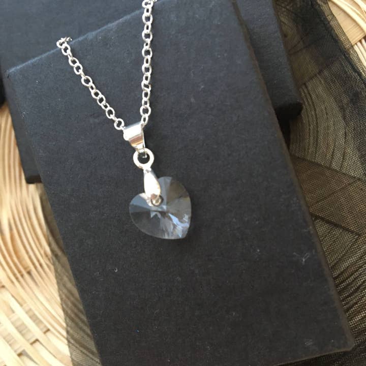 Roshni Desai & Things - Wholesale Halskettinghanger - Zilveren en heldere Swarovski hartketting 10,3x10mm4