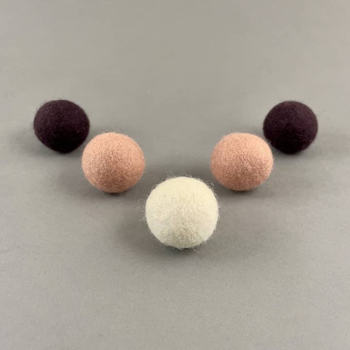 5 Cat Wool balls for wholesale by Pawsome Pet Toys