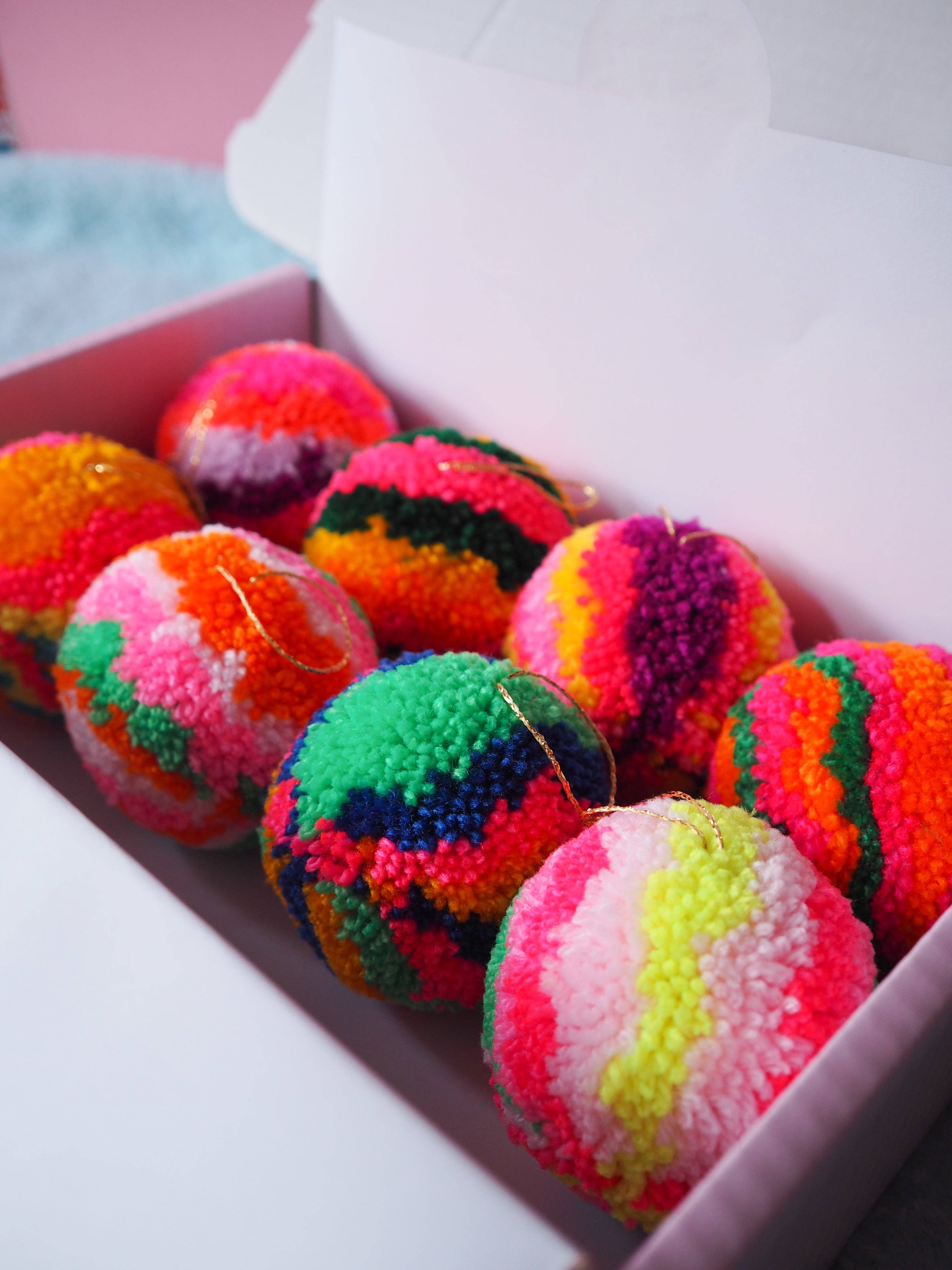 Fat Pom Poms – wholesale Ornament set – Retro Inspired Pom Pom Bauble Decorations2