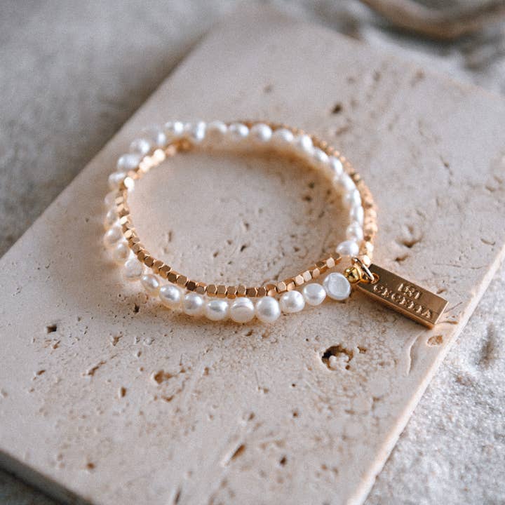 Hepburn Perle Facettée Double Enroulement pour la vente par Cecelia Designs Jewelry