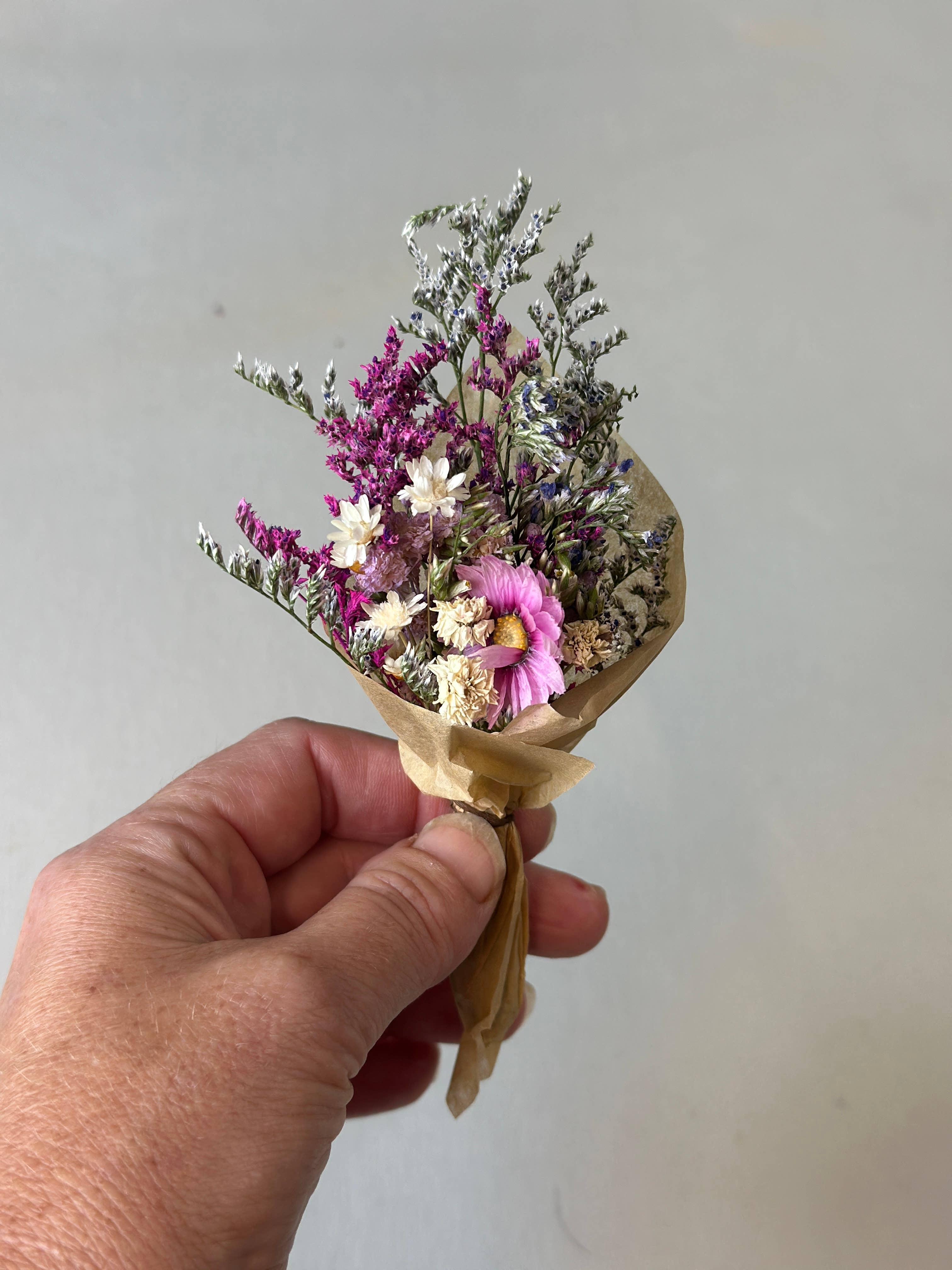 The Gardeners Wife - Wholesale Dried/Pressed Flowers - Dollhouse Bouquet 6