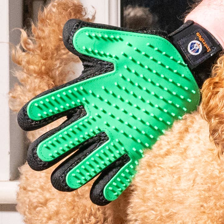 PET GROOMING GLOVES for wholesale by SWIZZPETS™