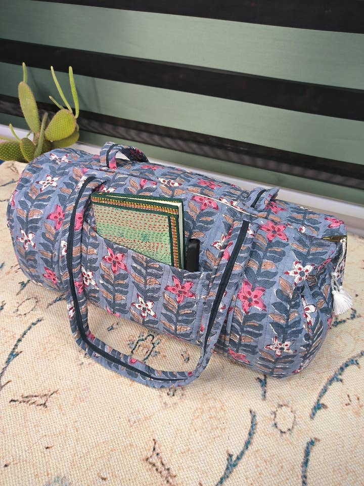 Bolsa de viaje acolchada para hombro, para yoga, estampada a mano para venta al por mayor de The Eastern Loom