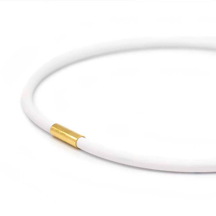 FATES, style with a story – Großhandel Gliederhalskette – Gummikette, 1-zeilig, opak weiß1