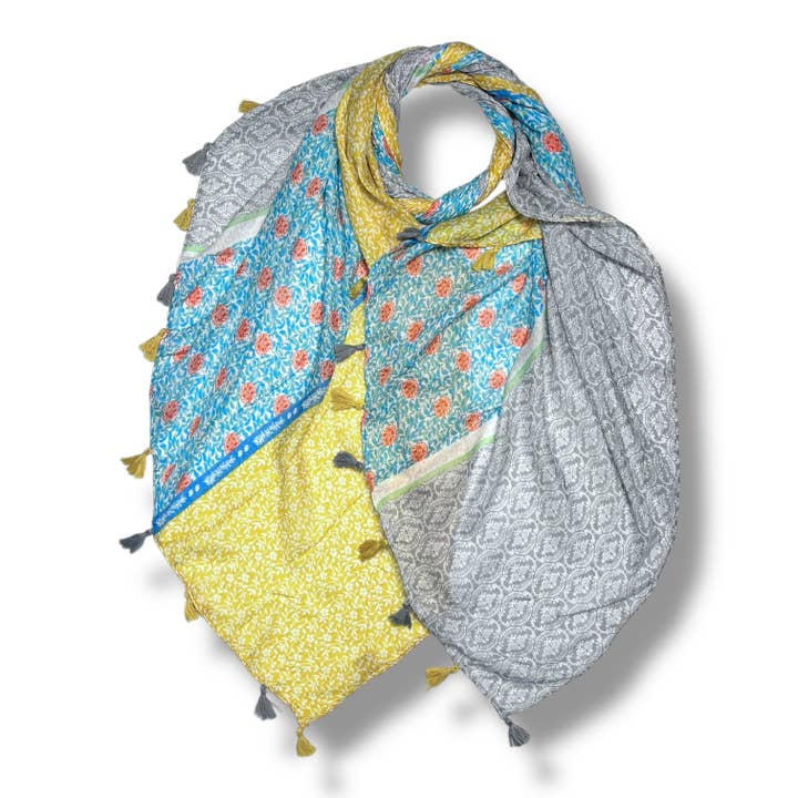 Färgstark patchwork-scarf med blommönster och tofsar för wholesale av London Scarves