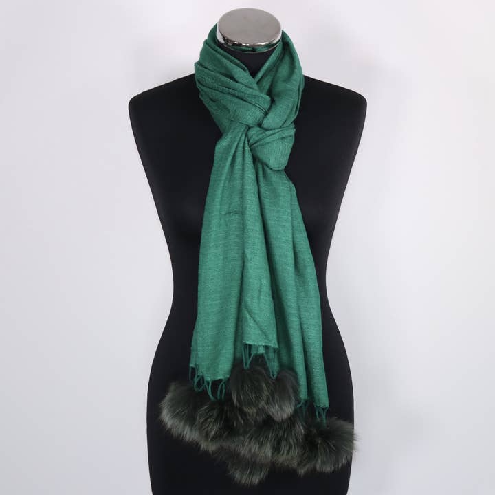 Tivello – wholesale Halsduk - Dam – Grace Cashmere halsduk med fuskpäls Pom Poms3