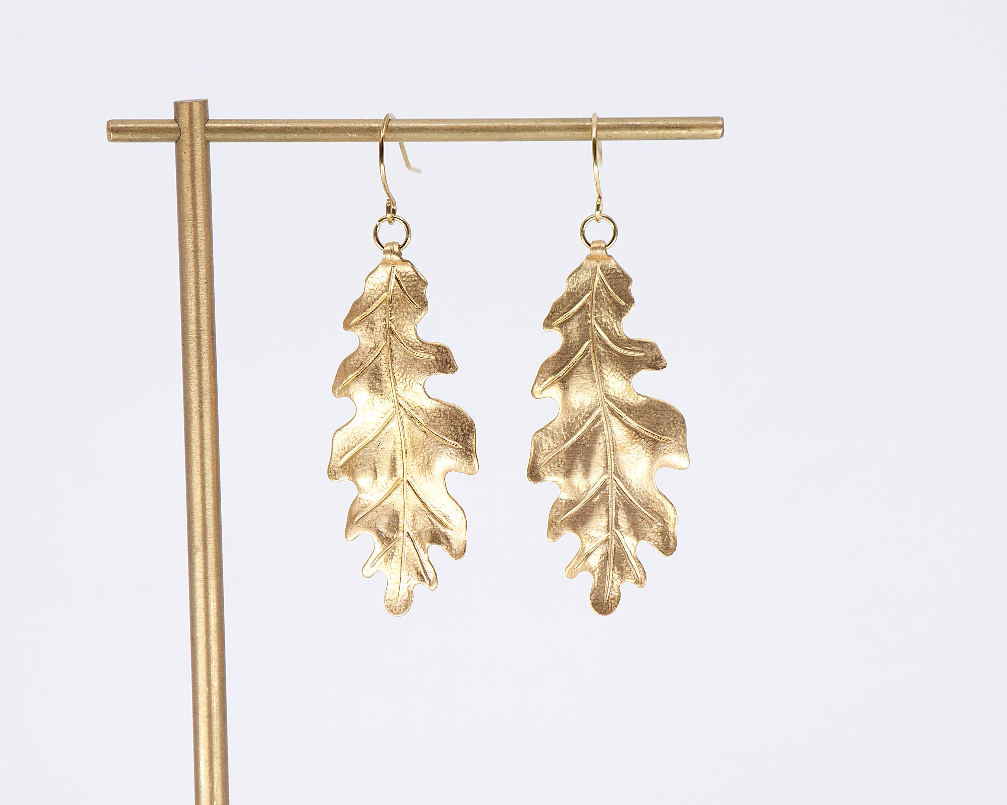 Sara Sela Jewelry – wholesale Dangle earrings – Brass Oak Leaf Dangle Earrings, Floral Botanical Jewelry1