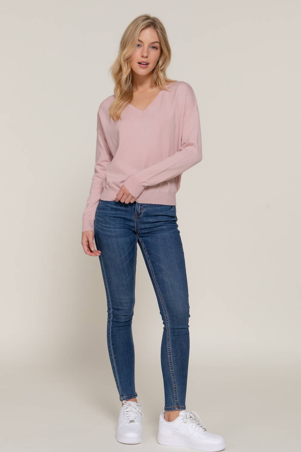 Active Basic | Active USA – Engroshandel Pullover - Dame – Viscose trøje med v-udskæring, lange ærmer og krydset rygrem19