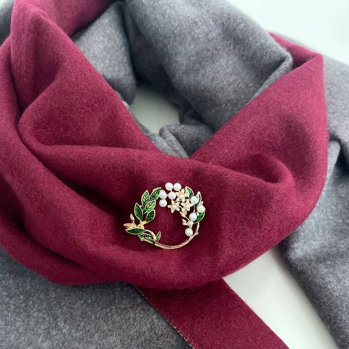 Wrapables.com - Wholesale Brooch - Wrapables Christmas Crystal Rhinestone Brooch Pin29