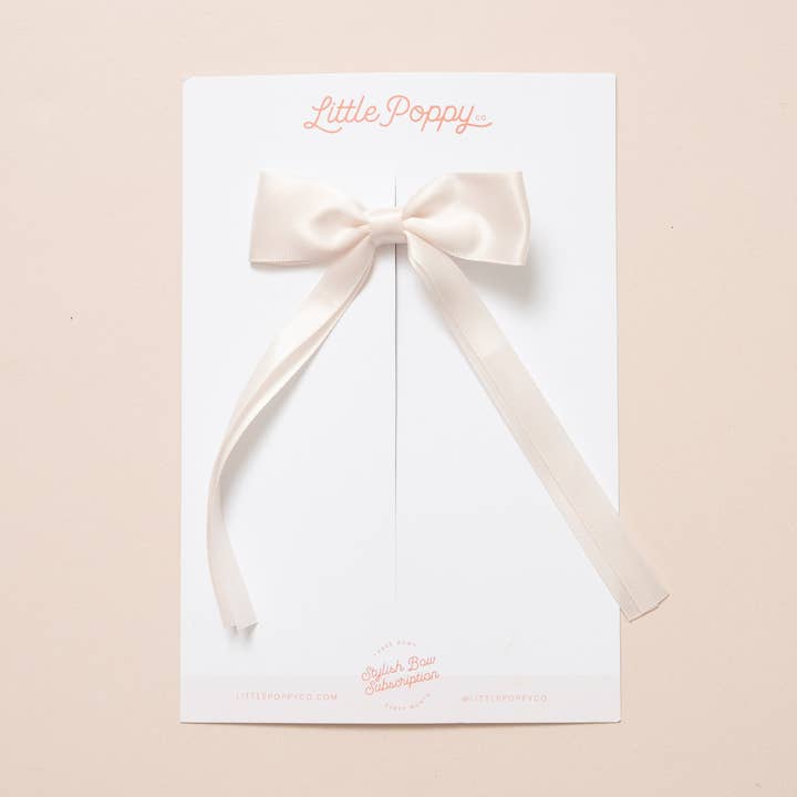 Pince à nœud en satin blanc pour la vente par Little Poppy Co