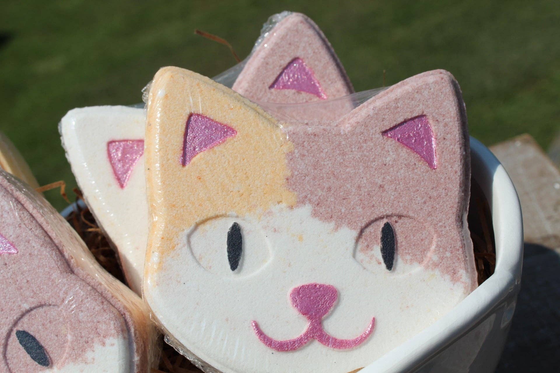 Wicked Bubbles LLC - Wholesale Bath Bomb/Fizz - Bath bomb - 6.5 oz - Cat8