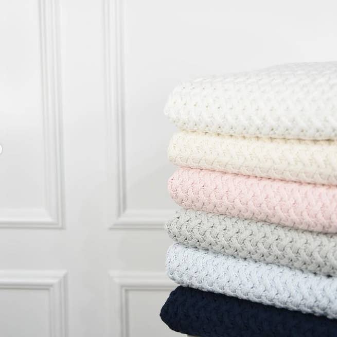 Nipperland timeless knit blanket 35"x35 for wholesale by Nipperland