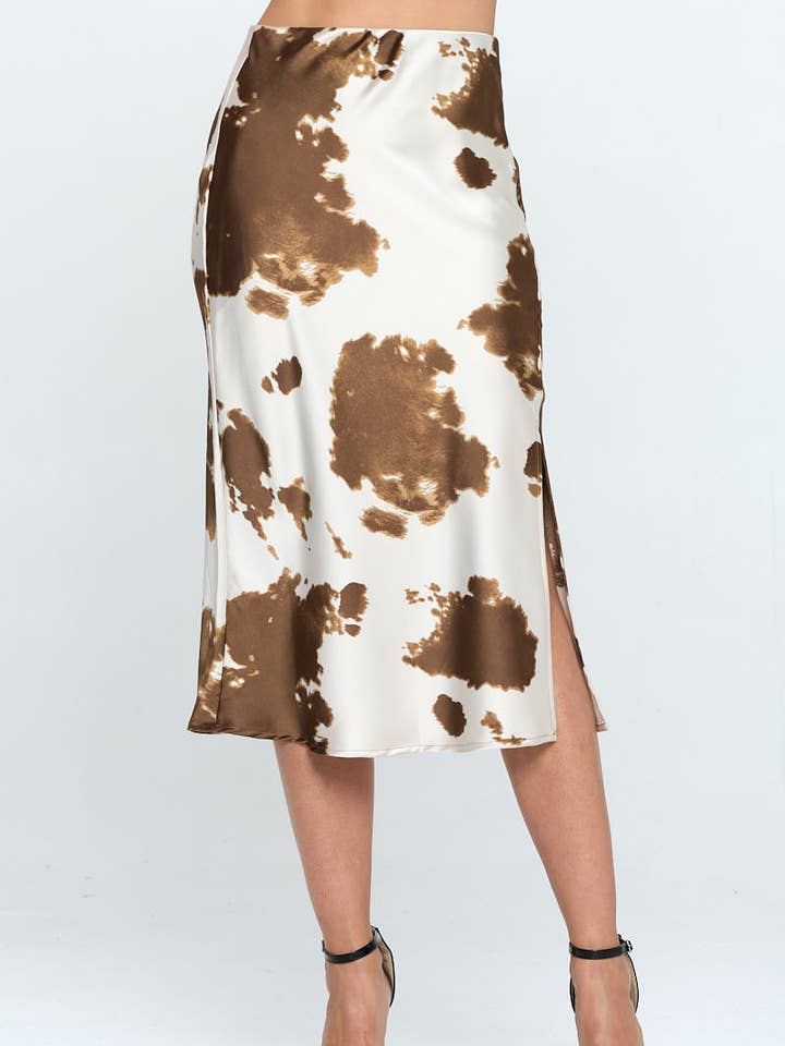 Jupe midi en satin imprimée aux États-Unis avec fente pour la vente par Renee C.