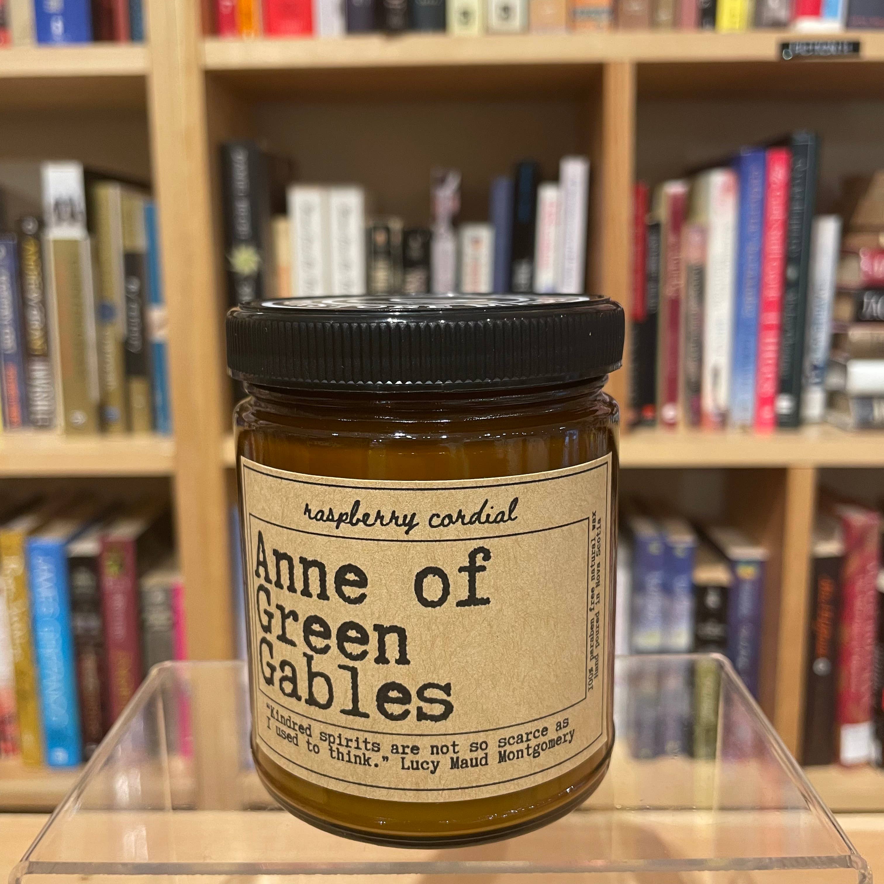 NovelTea Bookstore & Gifts – wholesale Burkljus – Anne of Green Gables - doftljus med hallonlikördoft4