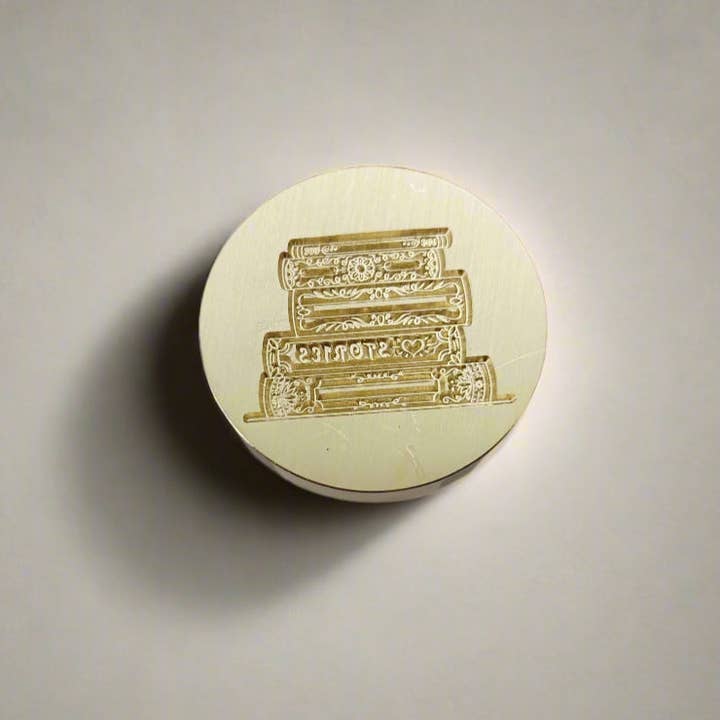 Cachet de cire motif pile de livres - design littéraire pour lecteurs et écrivains pour la vente par Soothi | Containers Of Creativity