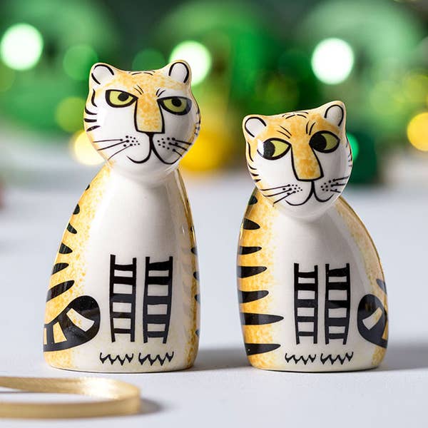 Salière et poivrière Tiger pour la vente par Hannah Turner Ltd
