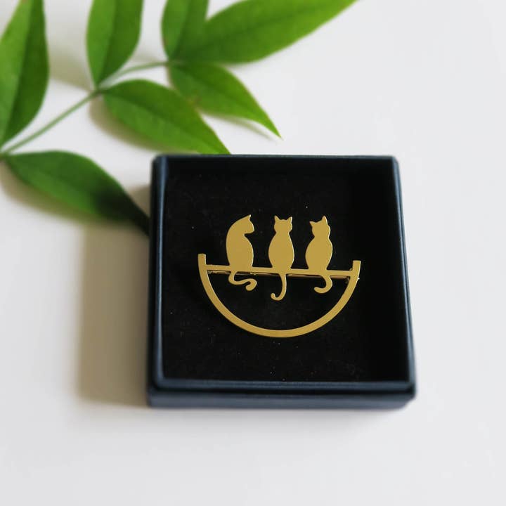 Hirondelle Bijoux - Wholesale Brooch - Gold or silver perched cat brooch1
