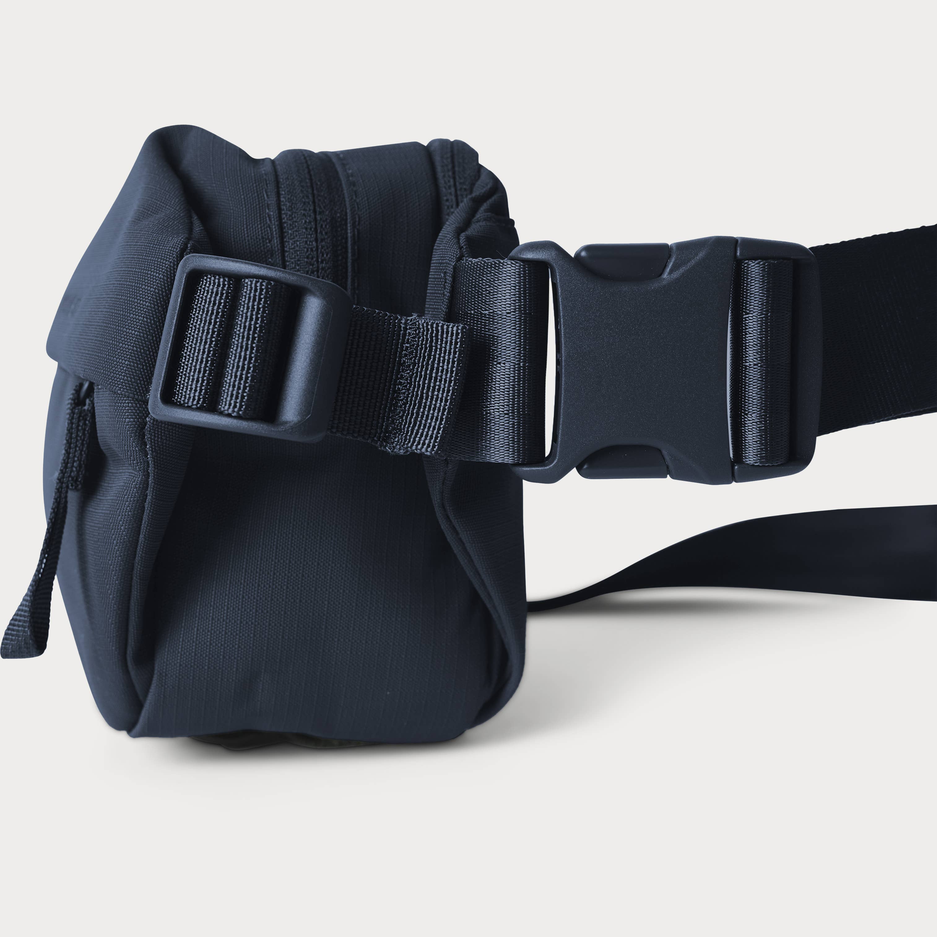 Moment - Wholesale Belt Bag - Unisex - Moment Everything Sling 2L21