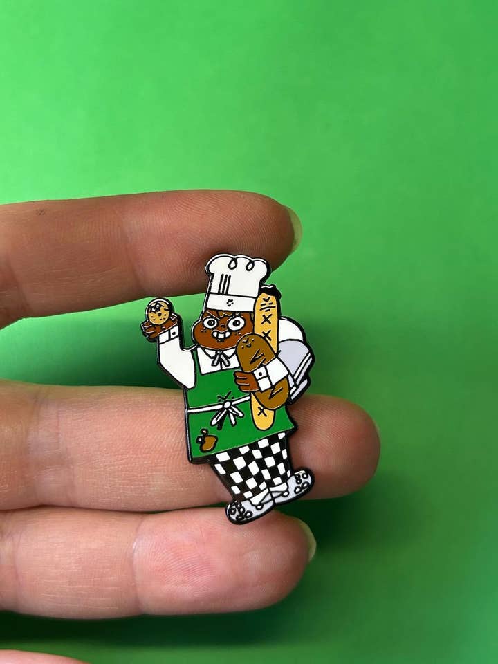 Épingle en émail Petit Boulanger Pal avec tablier, pain et toque de chef pour la vente par 2B Or Not 2B