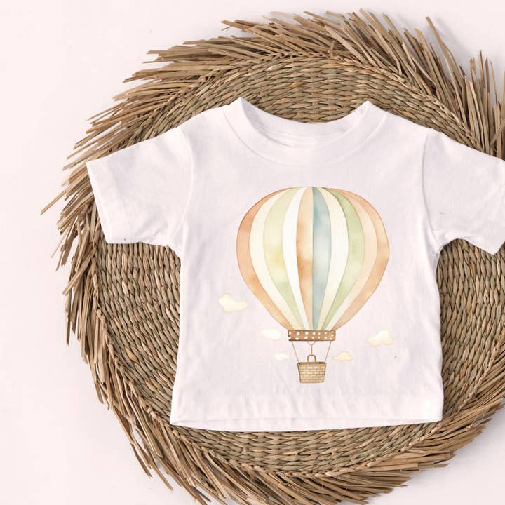 T-shirt aquarelle avec montgolfière pour la vente par ChubbyBubbyBear
