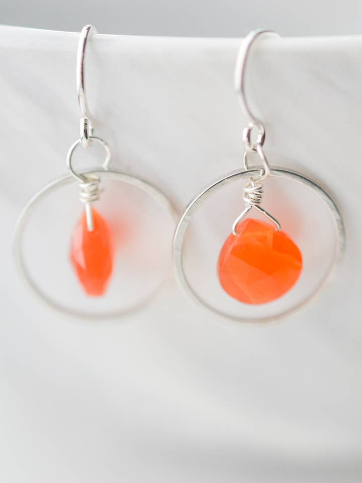 Boucles d'oreilles en cristal Petal pour la vente par Ashley Rose Designs