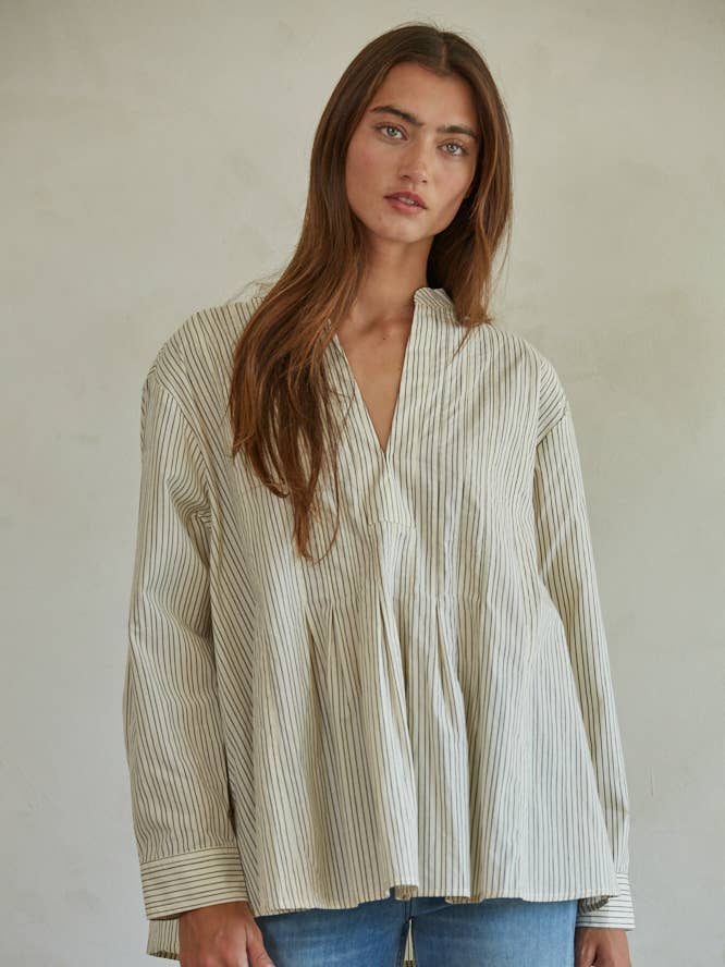 L7605 | Gestreepte top met V-hals en lange mouwen van geweven katoen voor wholesale door By Together