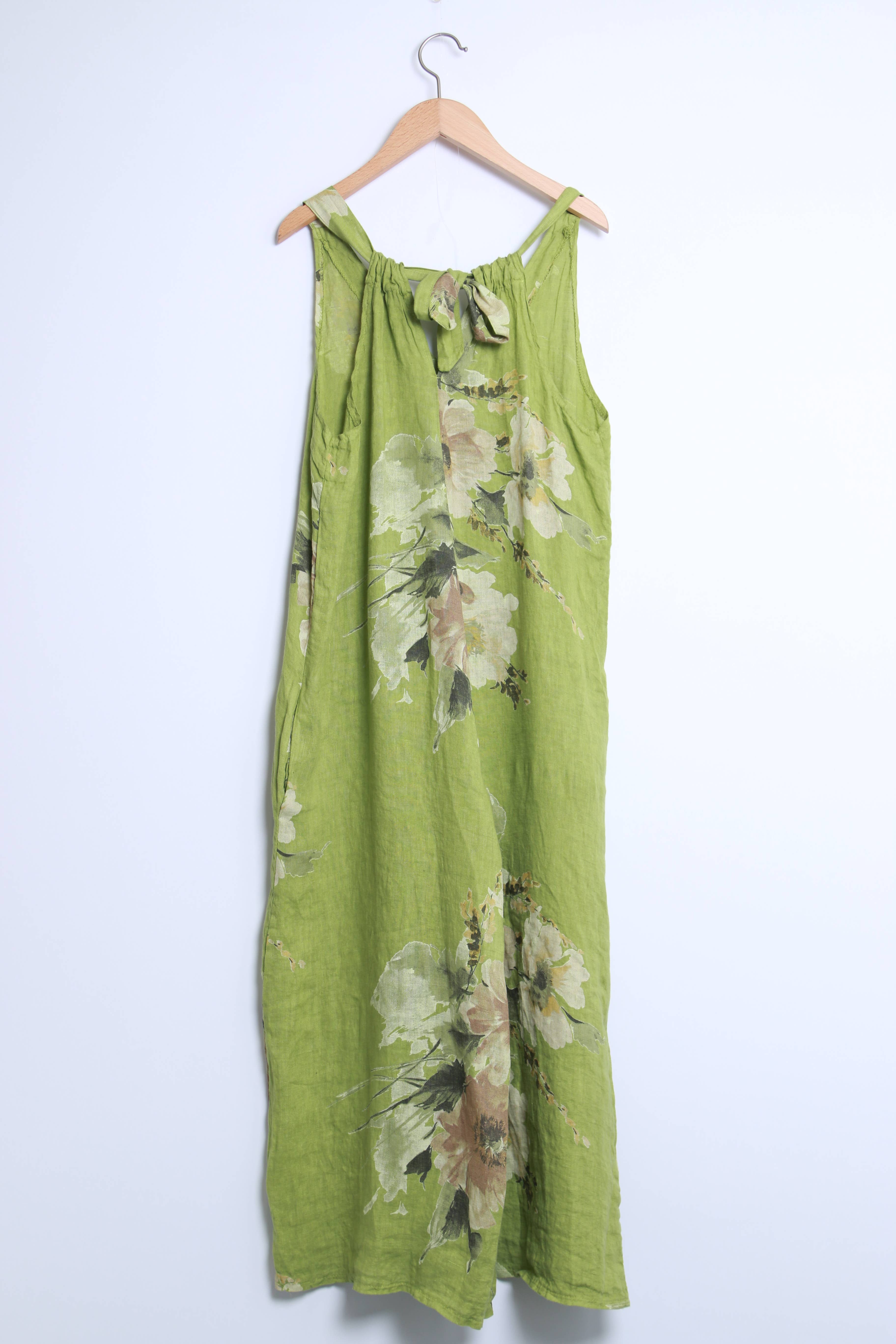 Shyloh - Wholesale Onesie - Women's - Flowy long dress with floral print and straps 2059922
