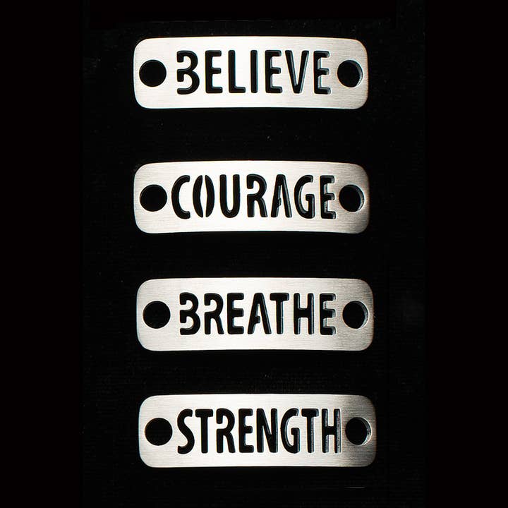 Étiquette à chaussures BELIVE-COURAGE BREATHE-STRENGTH pour la vente par ATHLETE INSPIRED, Inc.