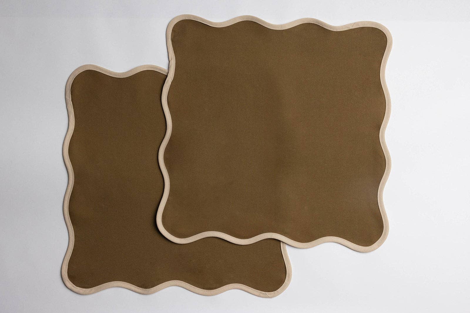 Folie à Trois – wholesale Bordstablett – Lilou servetter med scallopkant (set om 2)7