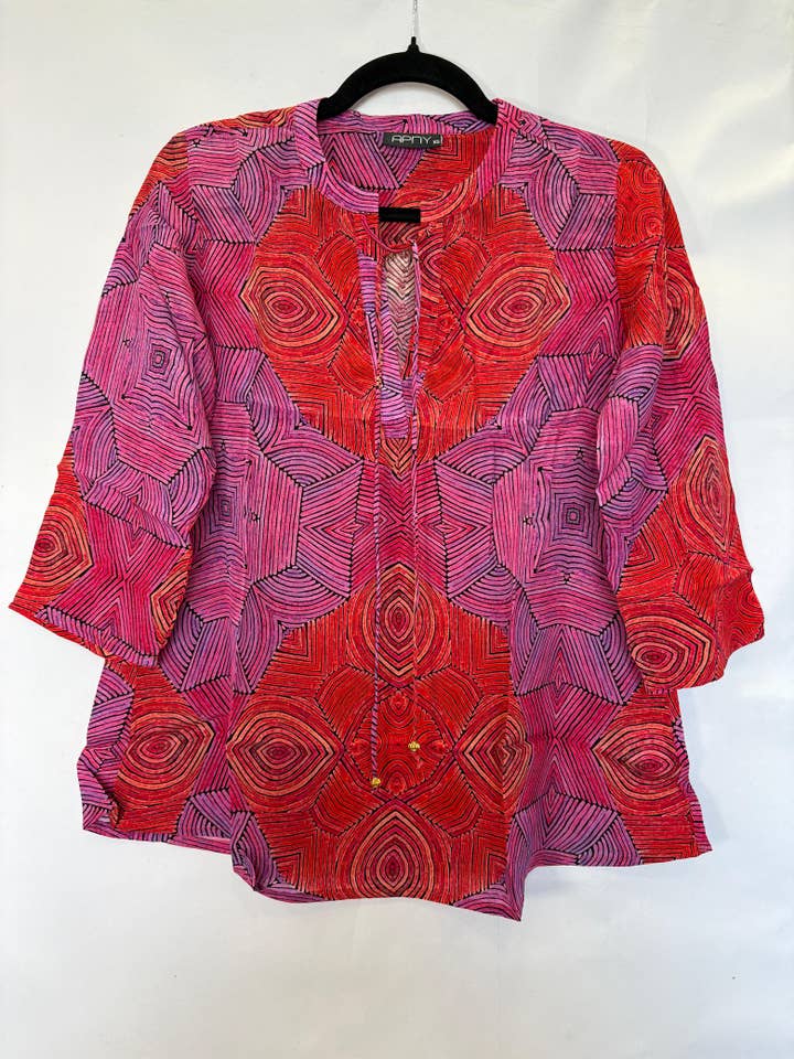 Scollo a V con nappa per la vendita all'ingrosso da parte di APNY