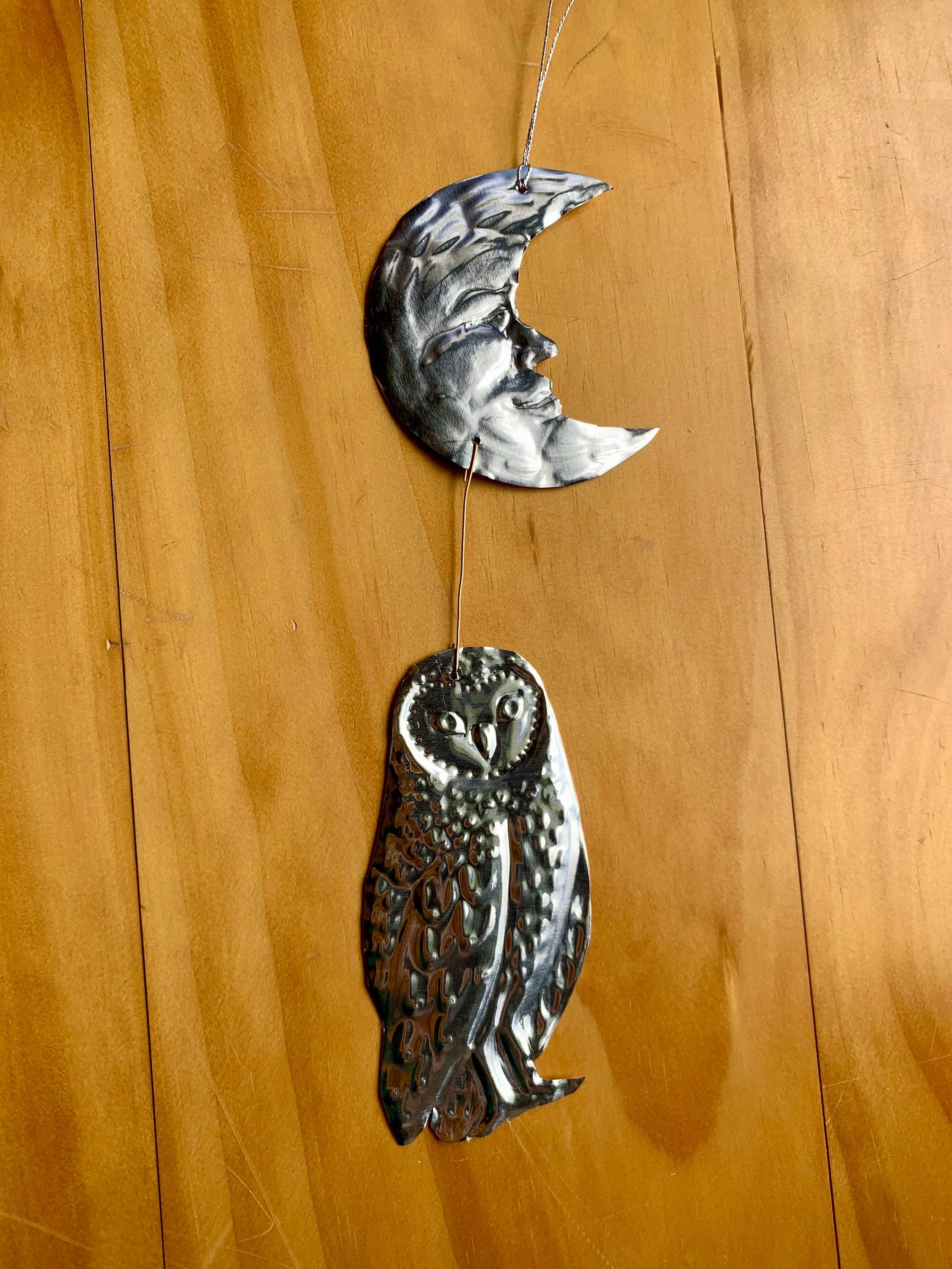Foot Range Mountain – wholesale Wall Accent – Celestial Moon and Owl Silver Foil Embossed Wall Decor4