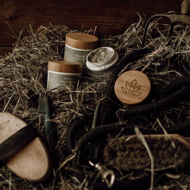 Nellumbo - Wholesale Horse Conditioner/Grooming Aid - Healing poultice for horses