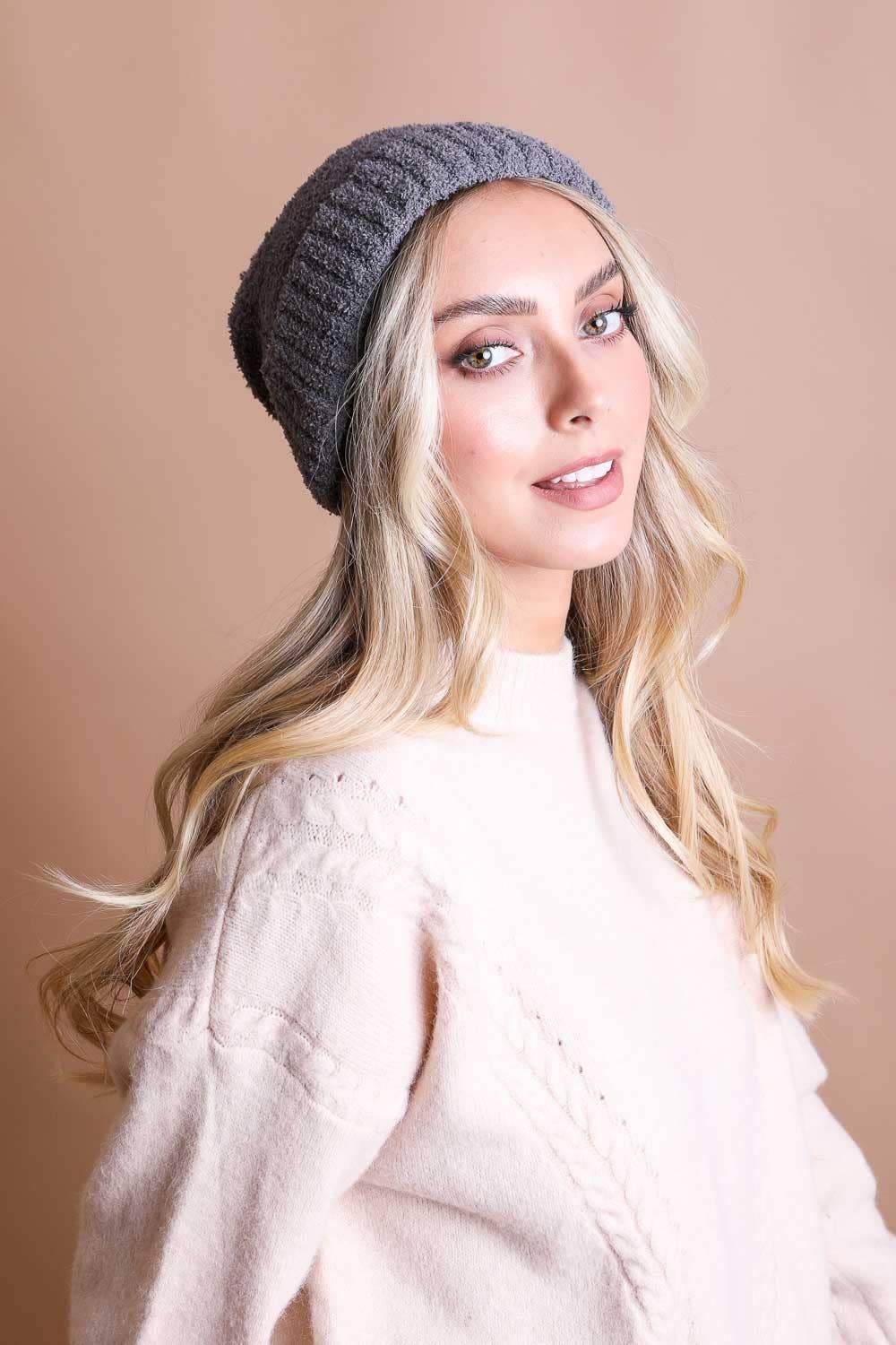 Leto Accessories – wholesale Mössa - Dam – Mysig Boucle Pom Beanie - Perfekt för höst- och vintervärme1